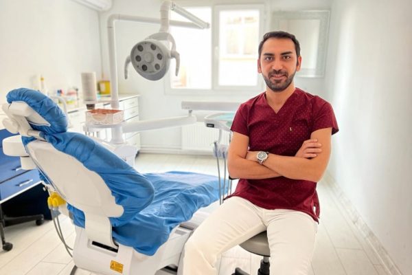 yasin_gorgunoglu_yilin_en_iyi_dis_hekimi_secildi
