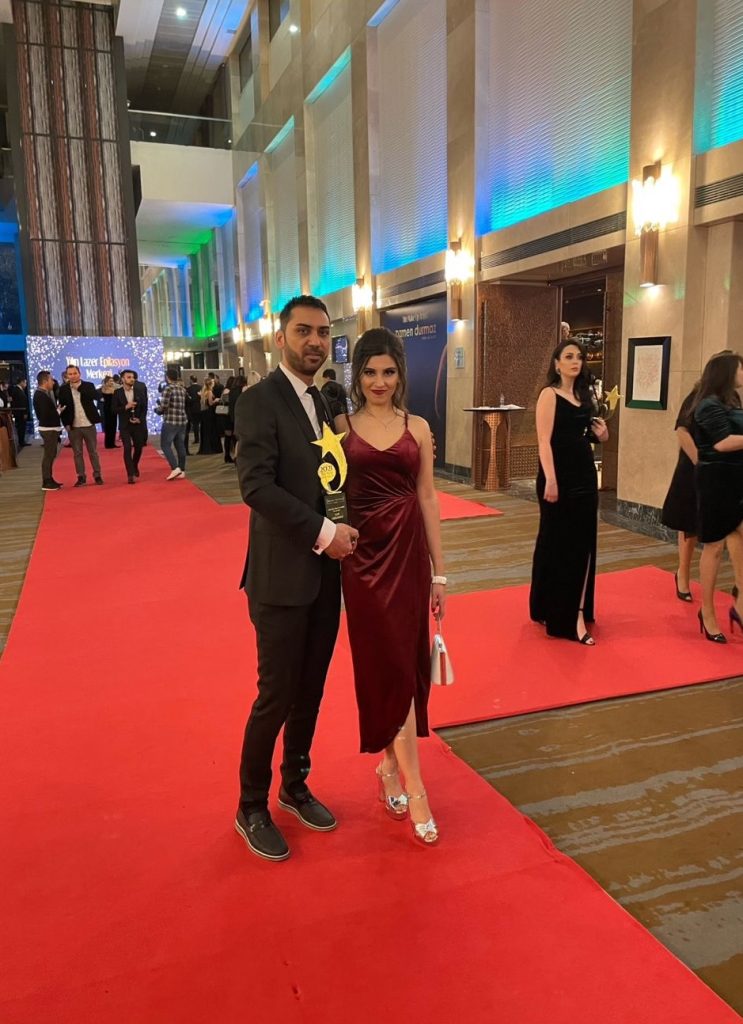 Ankara en iyi diş hekimi ödül töreni Yasin Görgünoğlu ve eşi Sena Görgünoğlu